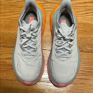 Hoka One Clifton Edge womens 7.5